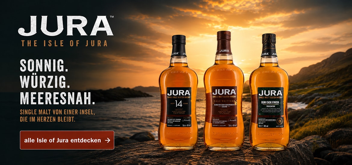 Jura Whisky Single Malt Scotch im mobilen Teaser mit drei Flaschen vor schottischer Küste bei Sonnenuntergang, Claim sonnig würzig meeresnah und Button Isle of Jura entdecken